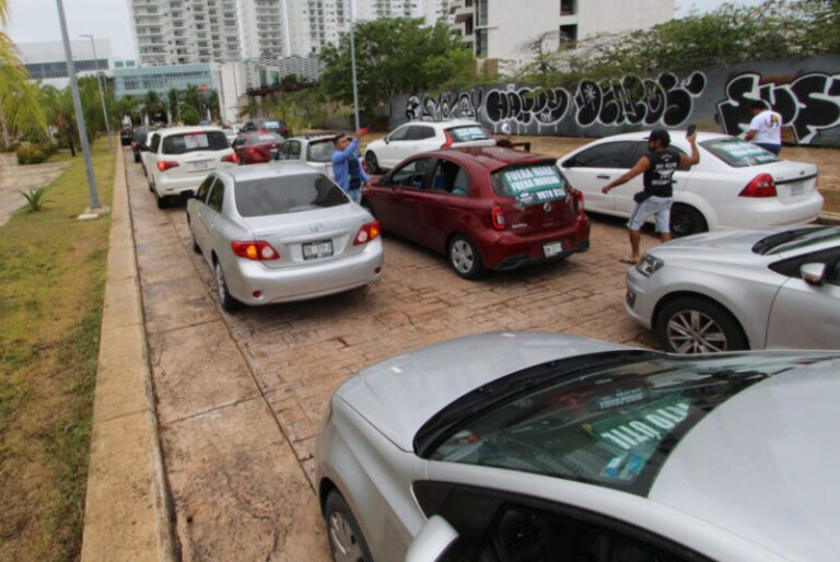 Encabeza FRENAA caravana vehicular en Cancún para llamar al voto útil contra Morena