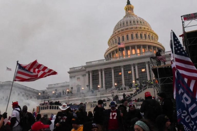 Revelan videos inéditos de ataque al Capitolio