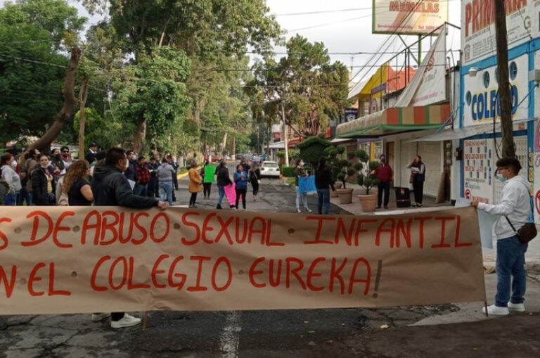 Piden a colegio entregar videos sobre profesor acusado de abuso en Edomex